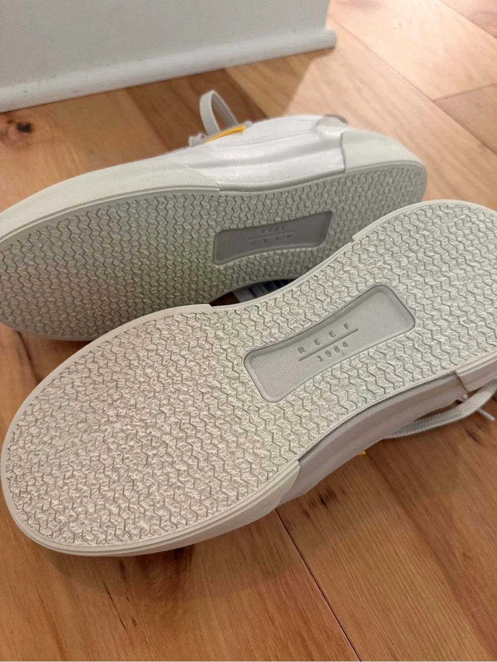 NWT Reef men’s El Jeffe sneakers size 9.5, never worn.